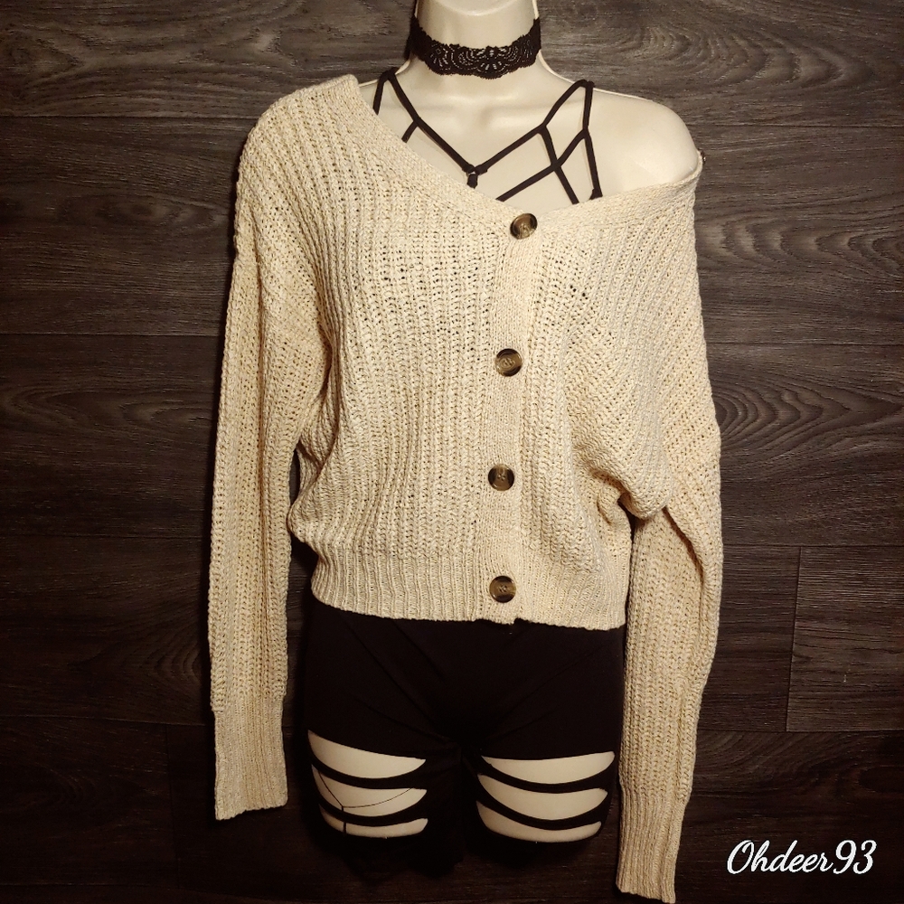Moon & Madison medium oversized/slouchy/deep v neck button up loose knit cardiga
